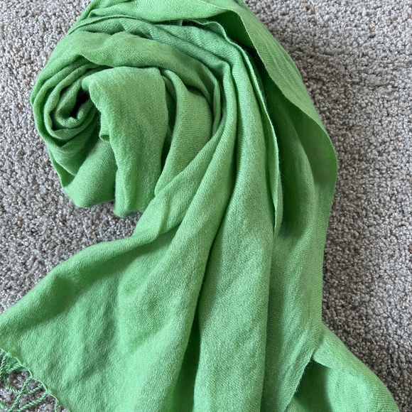 Green 100 percent wool scarf/wrap - Picture 1 of 5